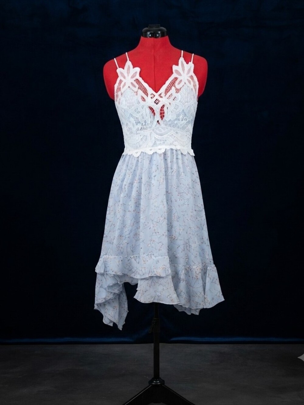 ​CY Fashion Blue Floral High Low Sundress Smocked Back Crochet Lace Bodice M